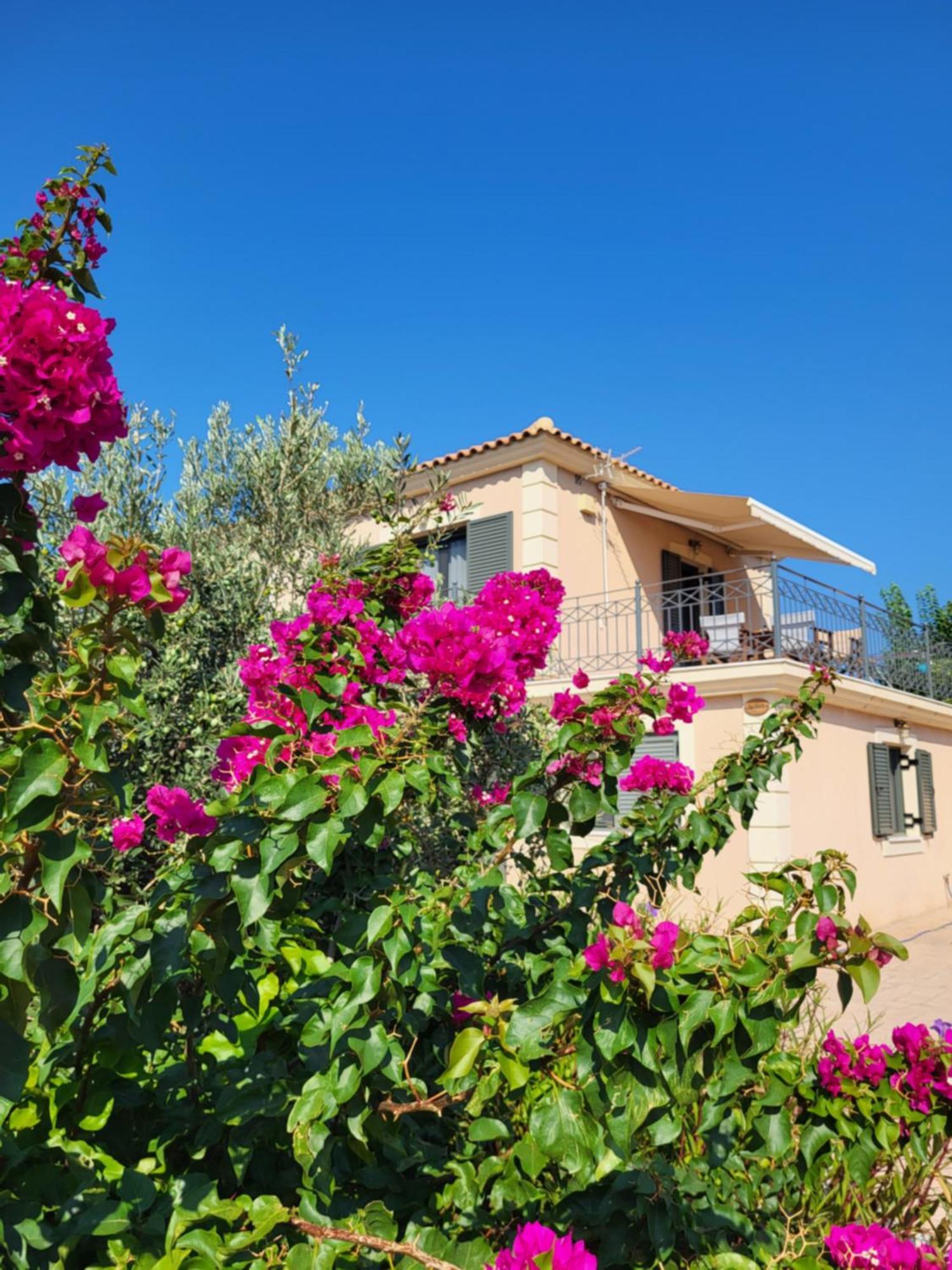 Korallis Villas Karavados Luaran gambar