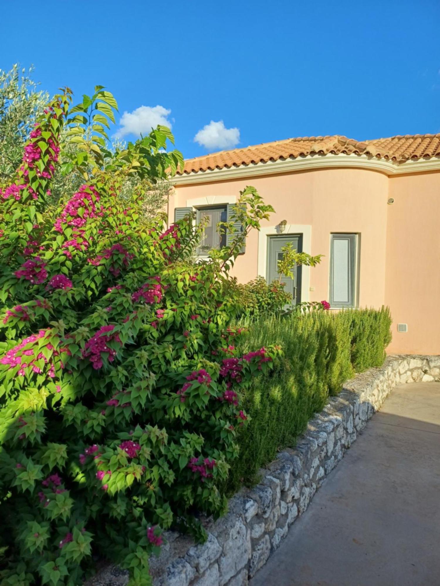 Korallis Villas Karavados Luaran gambar