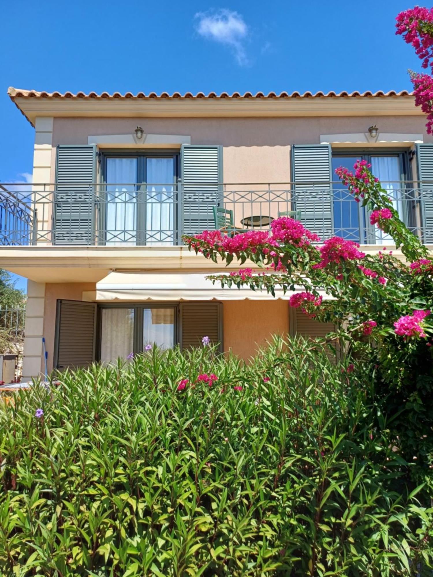 Korallis Villas Karavados Luaran gambar