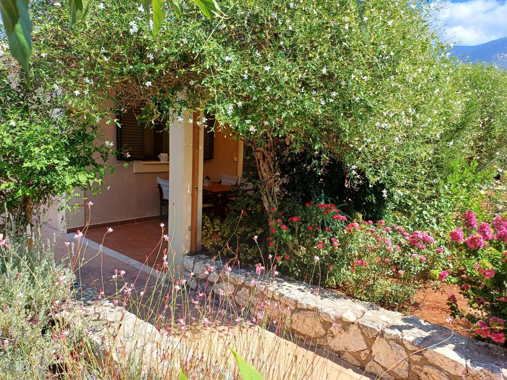 Korallis Villas Karavados Luaran gambar