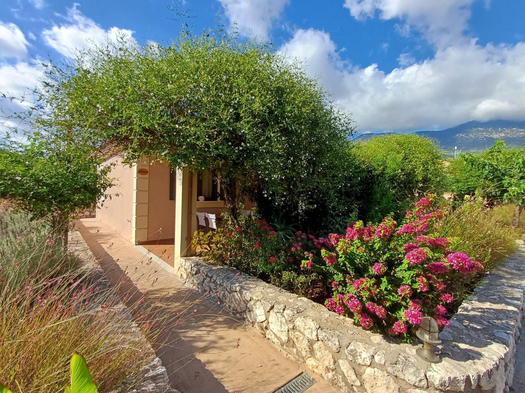 Korallis Villas Karavados Luaran gambar