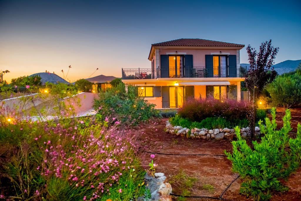 Korallis Villas Karavados Luaran gambar