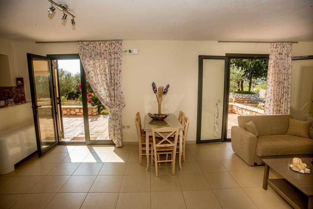 Korallis Villas Karavados Luaran gambar