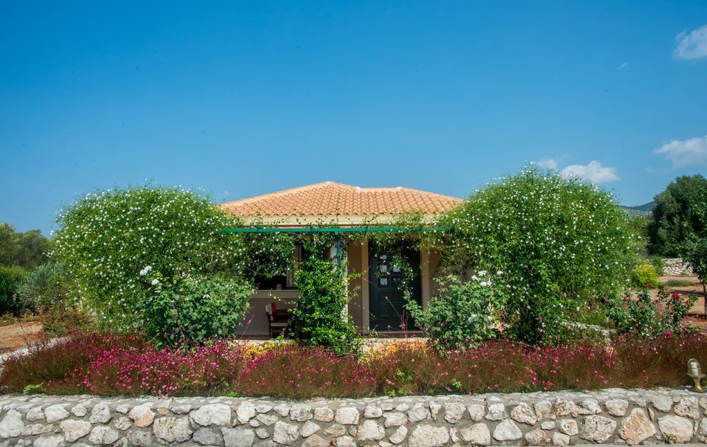 Korallis Villas Karavados Luaran gambar