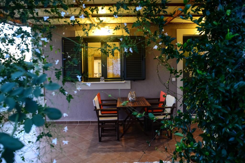 Korallis Villas Karavados Luaran gambar