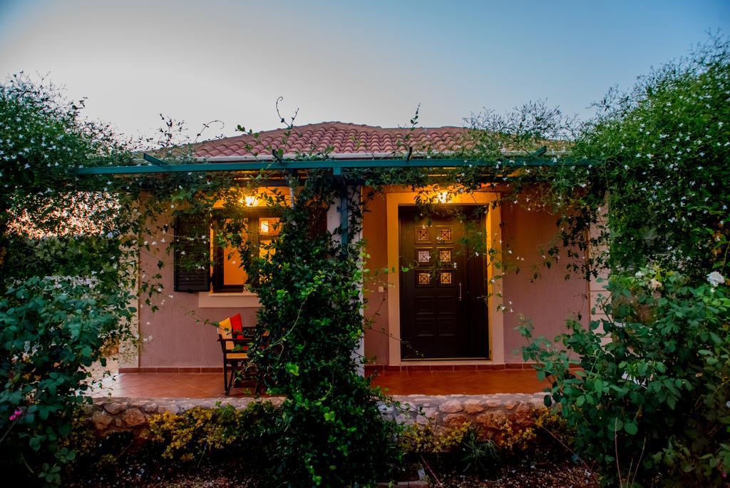 Korallis Villas Karavados Luaran gambar
