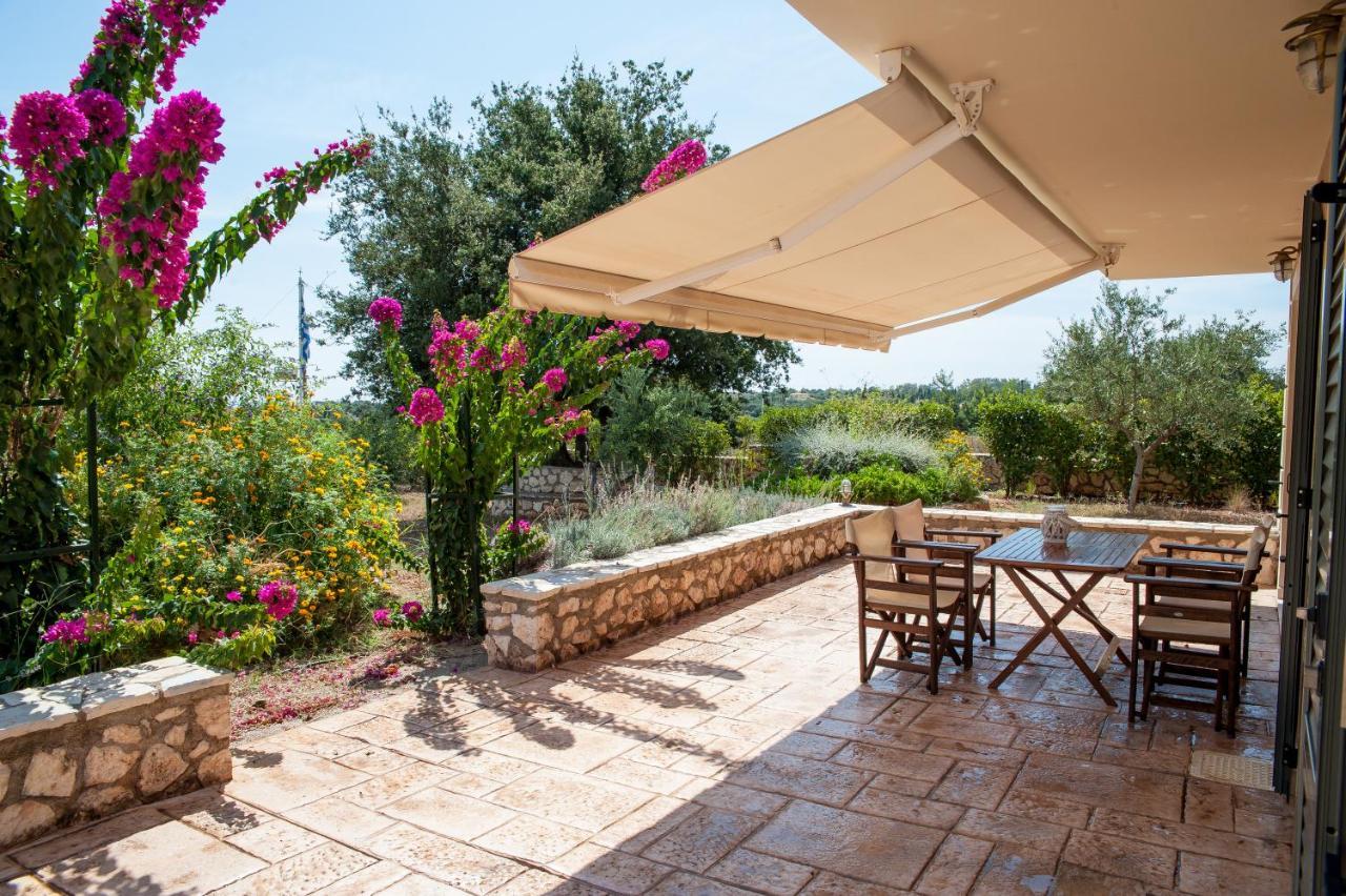 Korallis Villas Karavados Luaran gambar