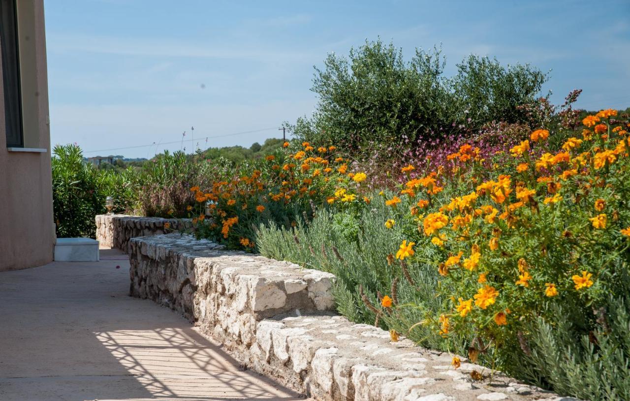 Korallis Villas Karavados Luaran gambar