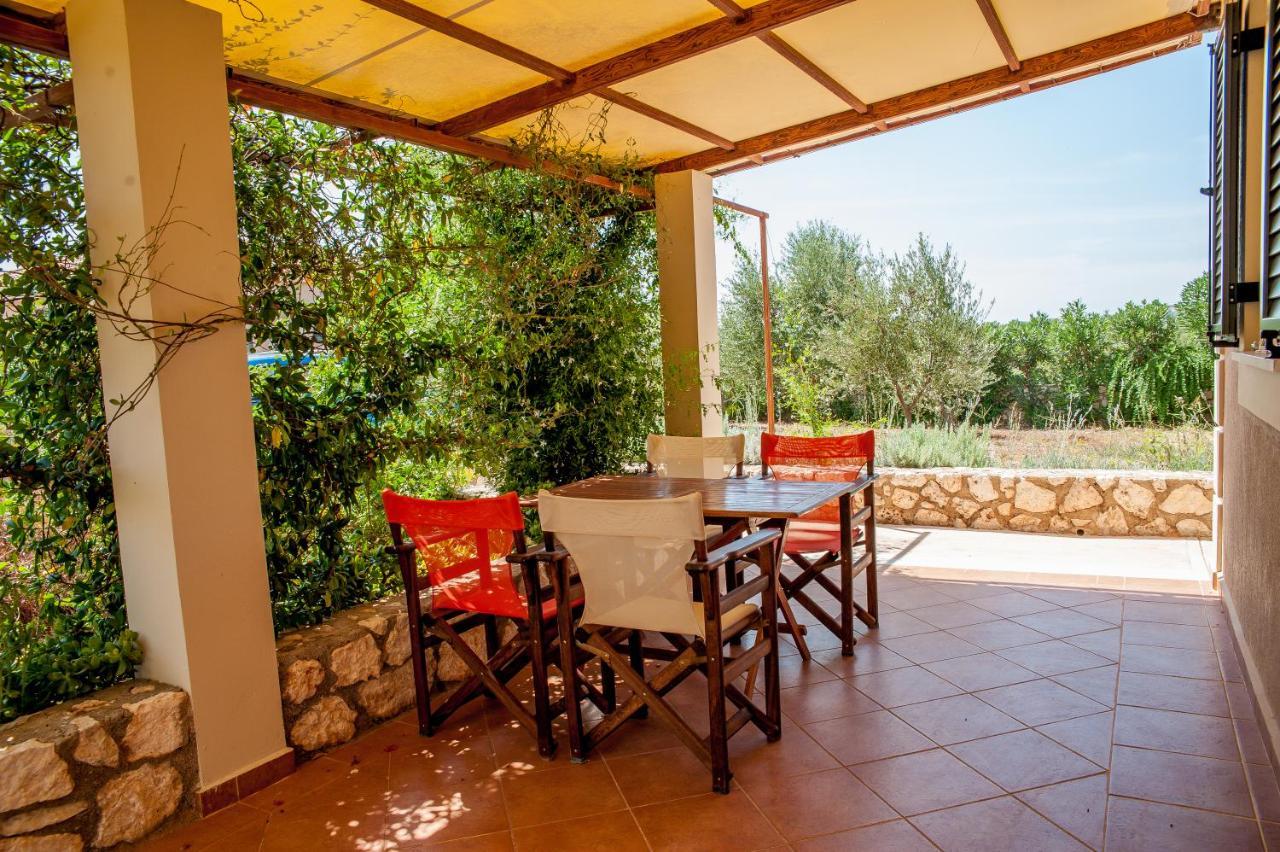 Korallis Villas Karavados Luaran gambar