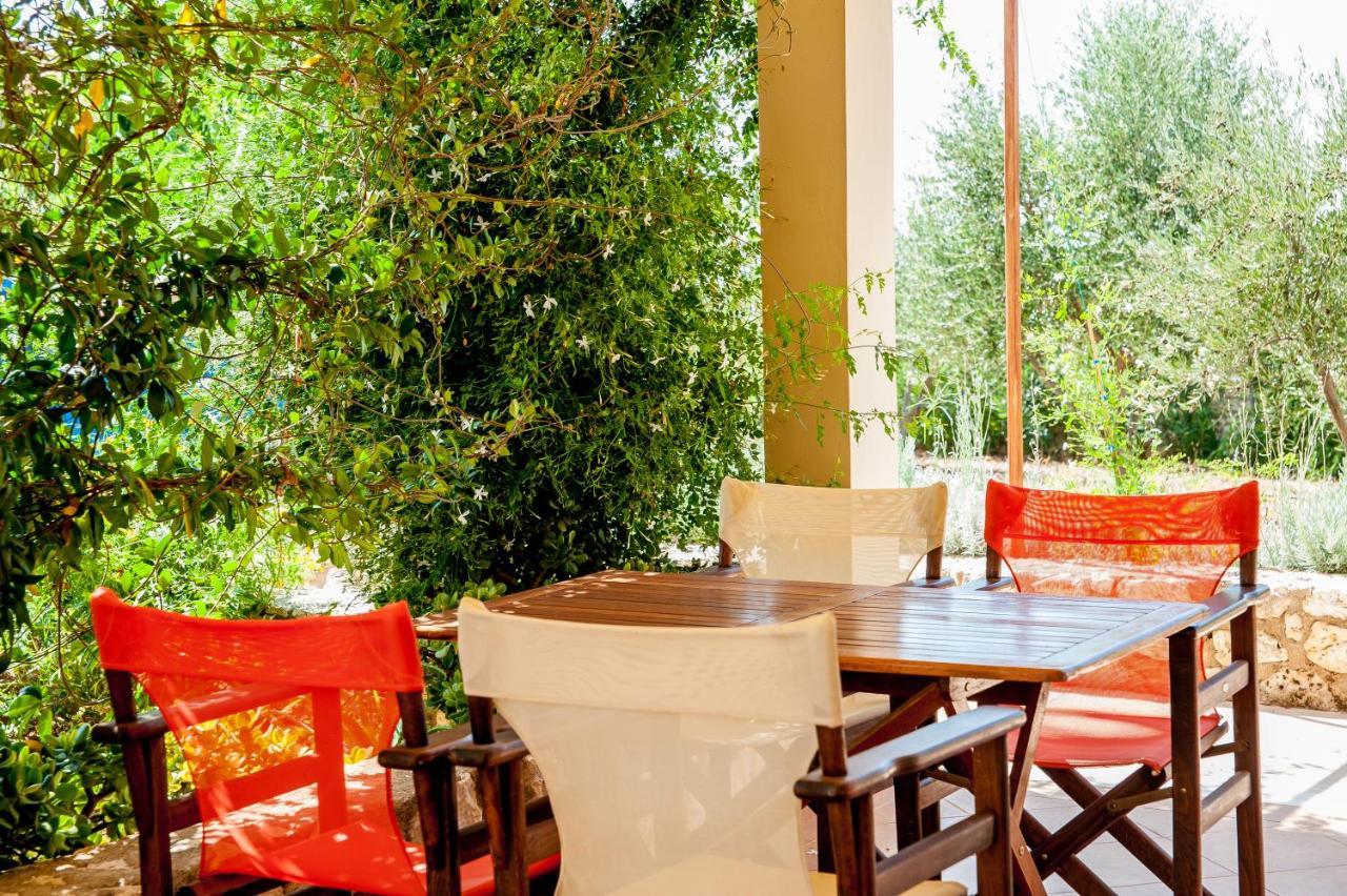 Korallis Villas Karavados Luaran gambar