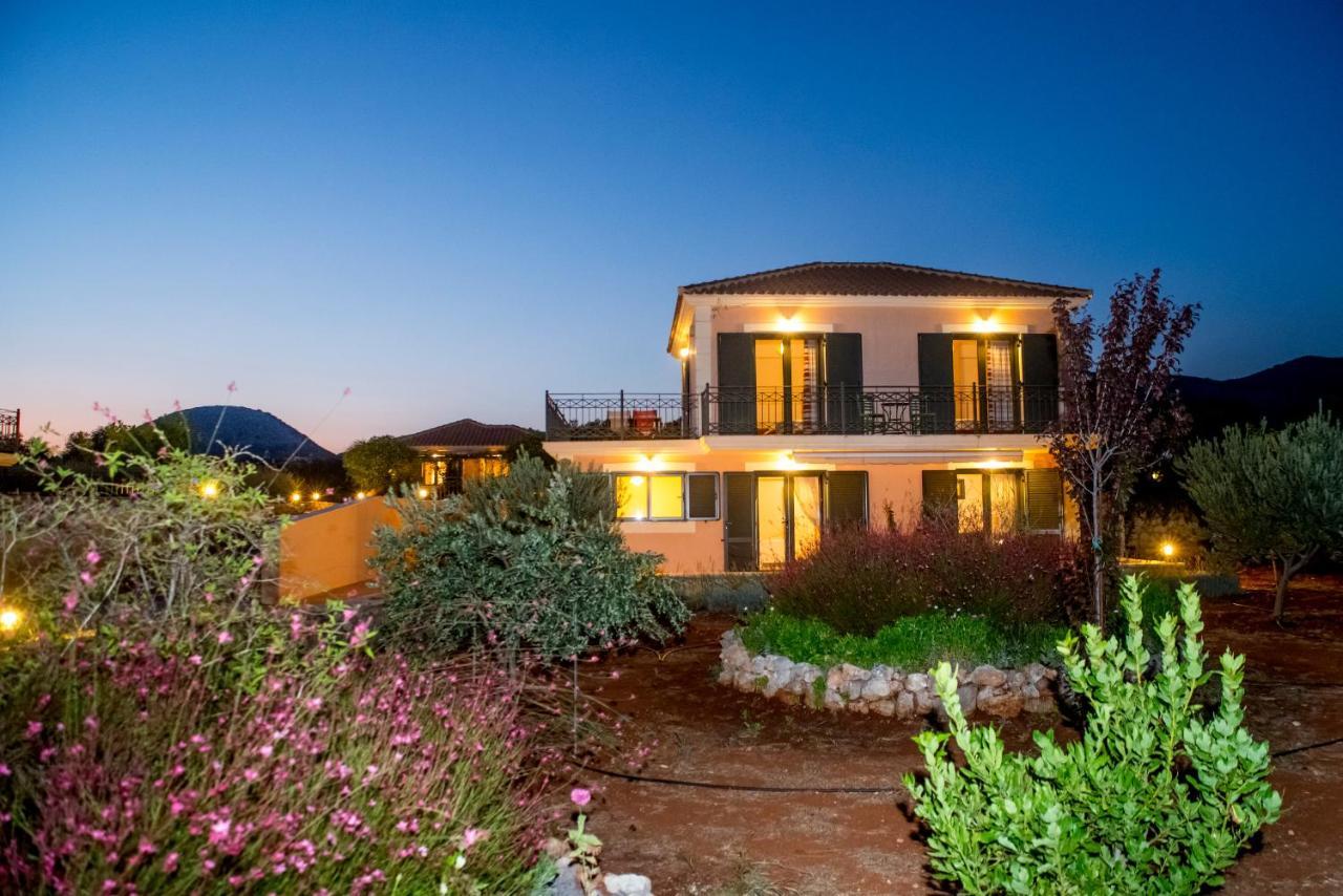 Korallis Villas Karavados Luaran gambar