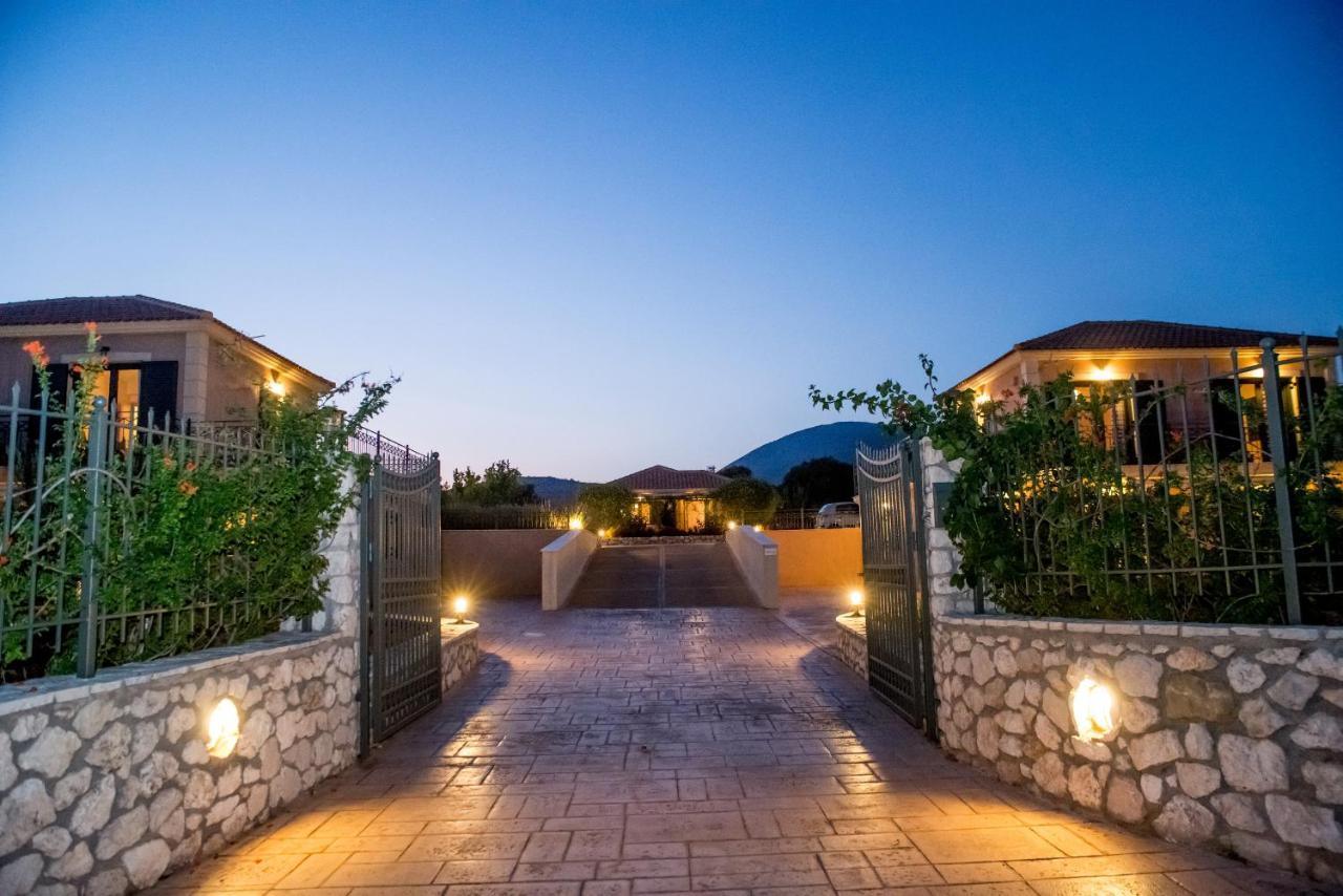 Korallis Villas Karavados Luaran gambar